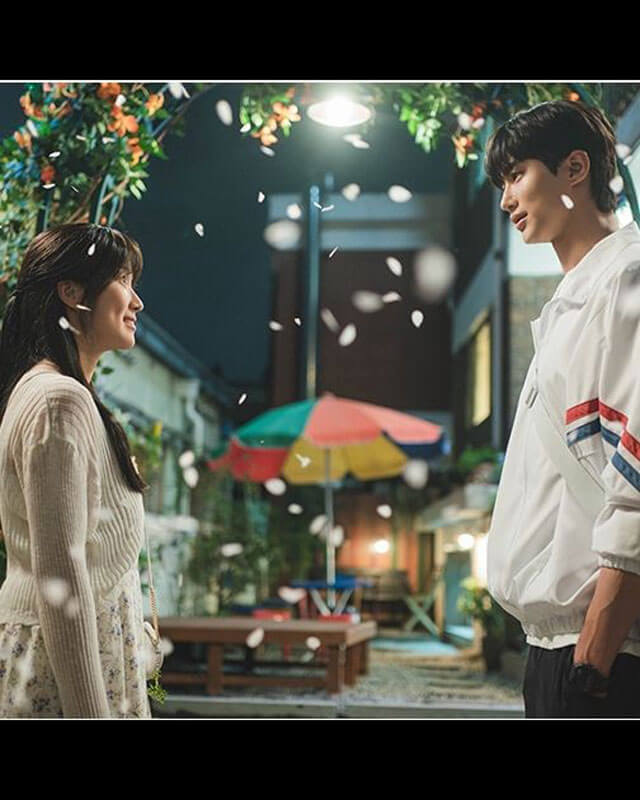 Lovely Runner Ryu Sun-Jae White Jacket