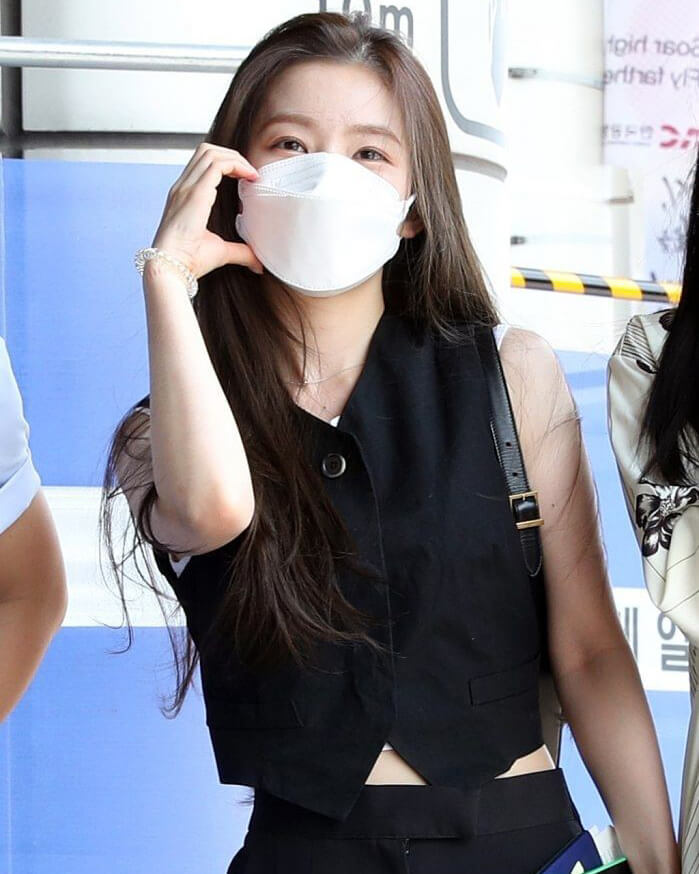 Red Velvet Irene Black Leather Vest